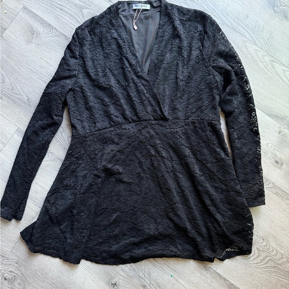 Becanbe Black Lace Long-Sleeve Tunic Top
- Size XXL Solids Minimalist - Picture 5 of 5